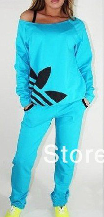 СПОРТИВНЫЙ КОСТЮМ, НОВЫЙ.