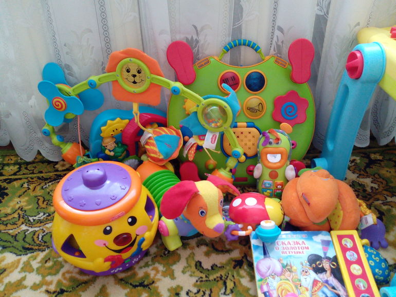 фирменные игрушки пакетом от 0+