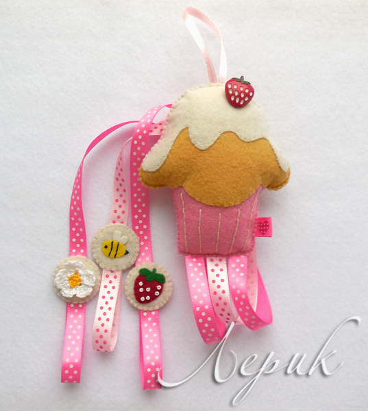 В комнате маленькой модницы беспорядку не место!