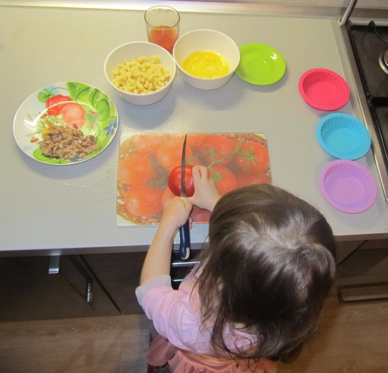 Готовим с детьми. Запеканка из макарон.