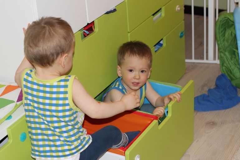 Близнецы Ярослав и Вадим (много фото , одни постом как мы живем)