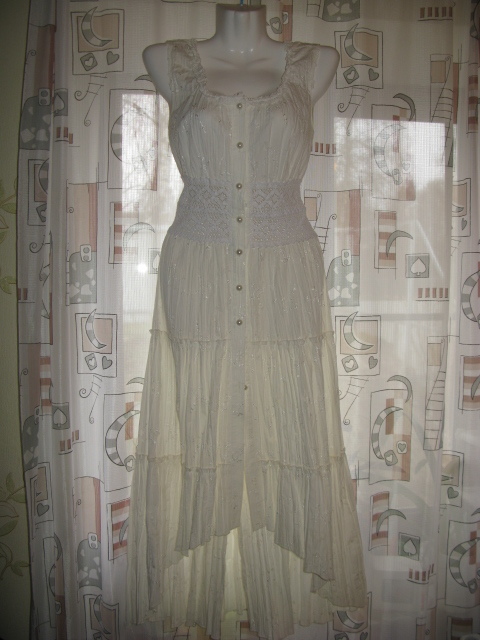 на лето и весну костюмы,сарафаны.44-46-48- почта .я регион.