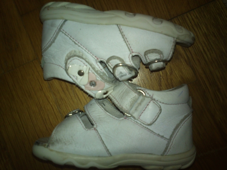 Продам кресла для кормления и много вещей, босоножки по хорошей цене