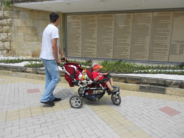 Гуляли в субботу в парке)