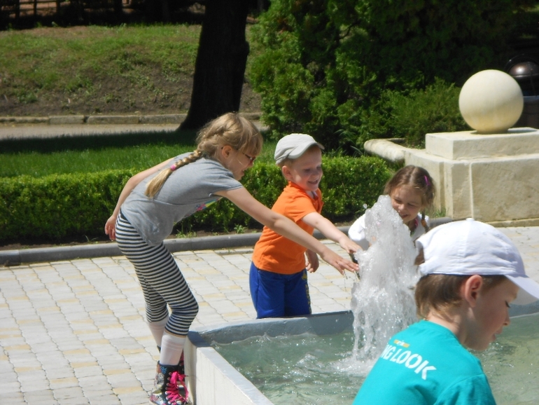 Гуляли в субботу в парке)