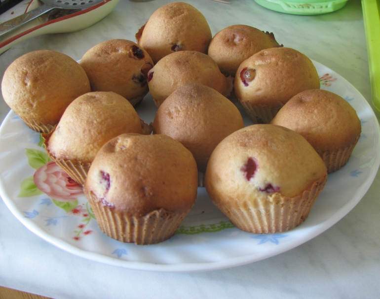 Кексики с красной смородиной