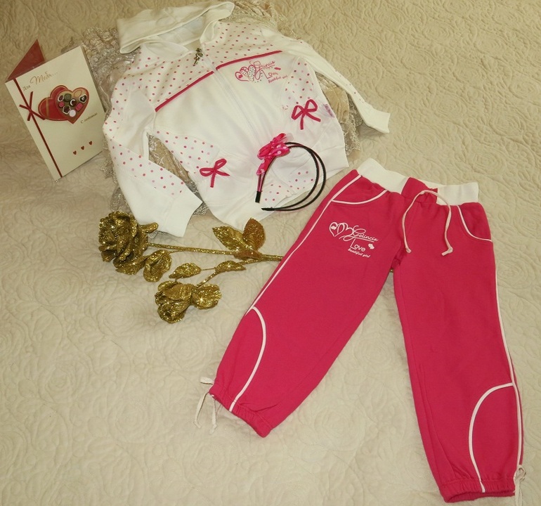 Модная одежда для детей и взрослых по стоковым ценам.