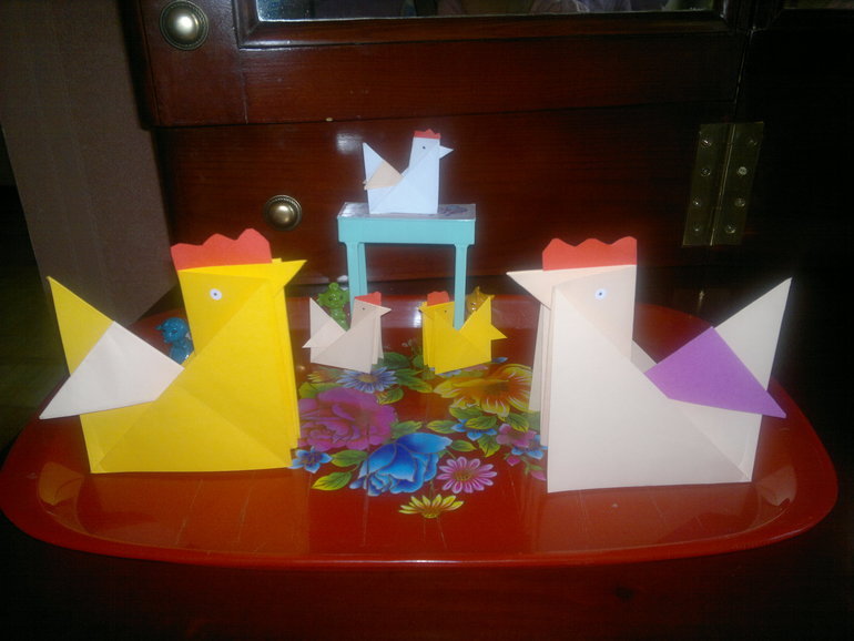 Куриное семейство из бумаги