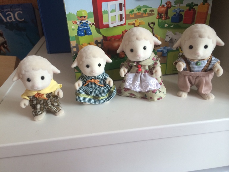 Семейка овец sylvanian families.