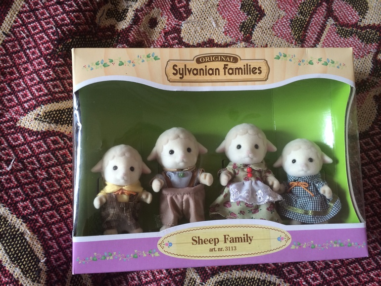 Семейка овец sylvanian families.