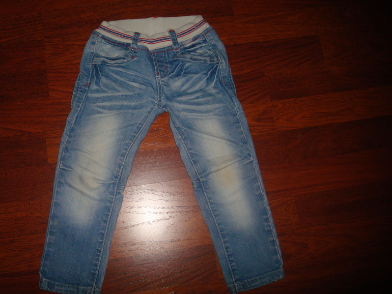 Джинсы на мальчика на 2 года б/у