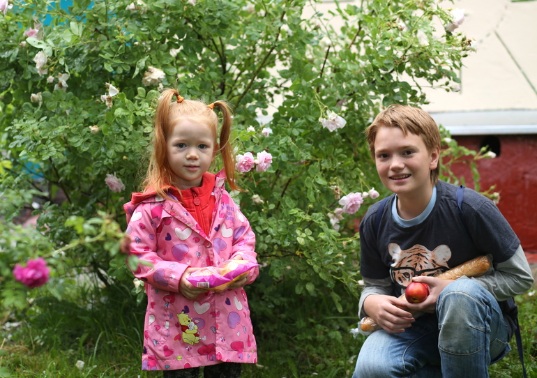 На выходных у бабушки)