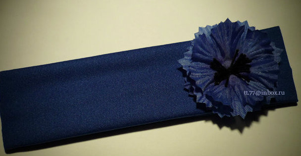 Шляпки, шапочки, повязки на голову, резинки для волос и заколочки с пышными цветами или бантиками!