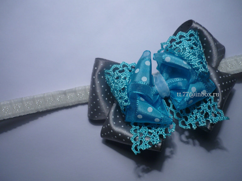 Шляпки, шапочки, повязки на голову, резинки для волос и заколочки с пышными цветами или бантиками!