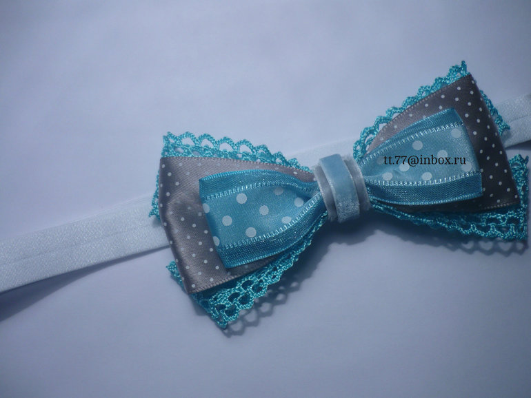 Шляпки, шапочки, повязки на голову, резинки для волос и заколочки с пышными цветами или бантиками!