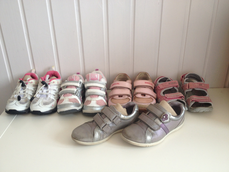 Продаю обувь для девочки от26-28 размера