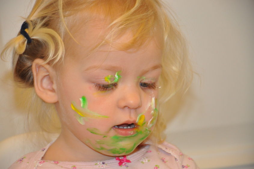 Рисование солью и немного палочками, ну и просто бодиарт