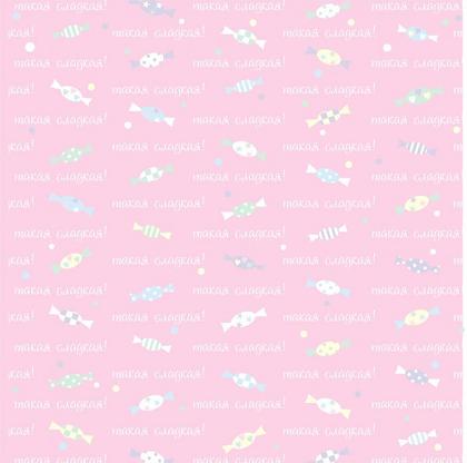 Пристраиваю материалы для скрапа- бумага, дыроколы,штампы, натирки