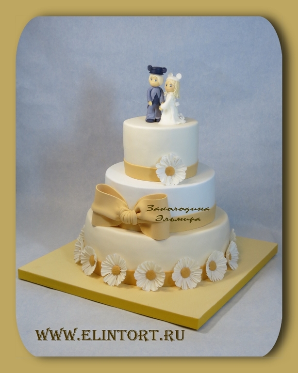 Свадебный торт в Ромашками.