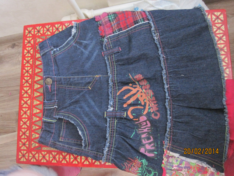 Отдам даром одежду для девочки подростка