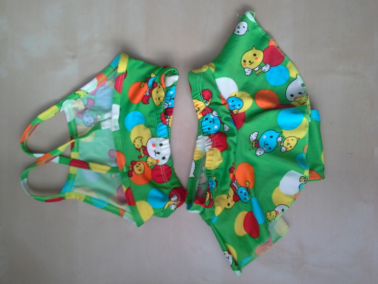 Продам купальник 200 рублей всего на 3 года новый с биркой