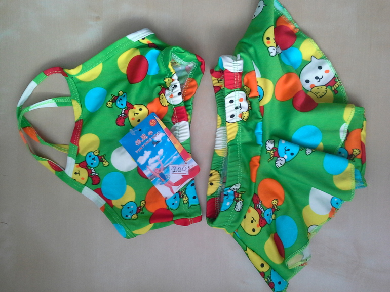 Продам купальник 200 рублей всего на 3 года новый с биркой