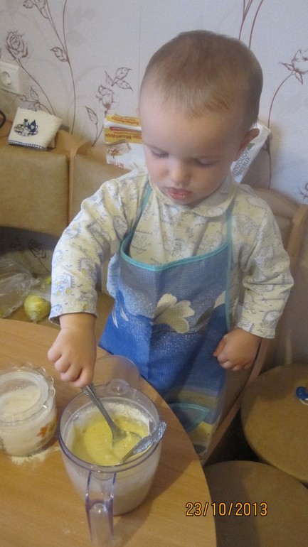 4 неделя готовим вместе с детьми. Банановые оладьи и молоко