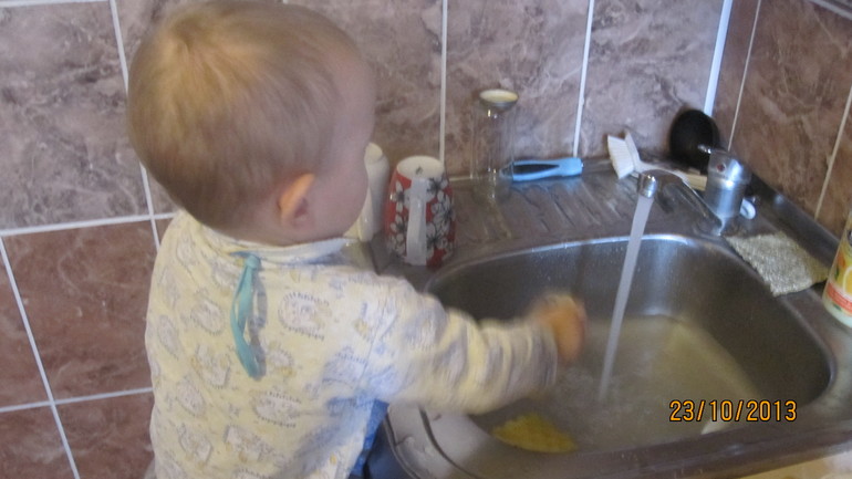 4 неделя готовим вместе с детьми. Банановые оладьи и молоко