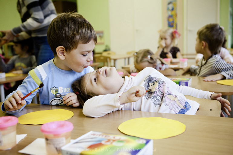 Один день из жизни в детском саду. Часть 1. Рисуем.