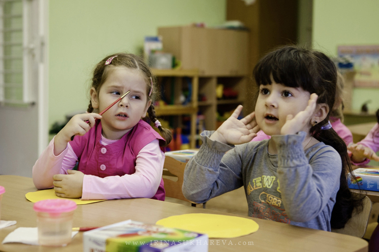 Один день из жизни в детском саду. Часть 1. Рисуем.