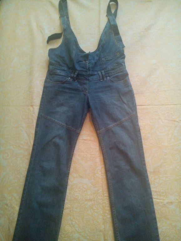 Стильный джинсовый комбинезон для будущей мамочки, 800р.