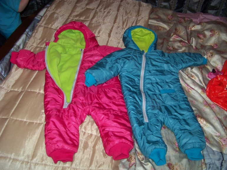 Одтам комбезики.