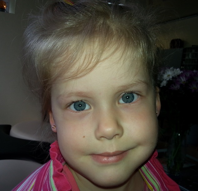 Пока еще без сисек, но уже с серёжками!