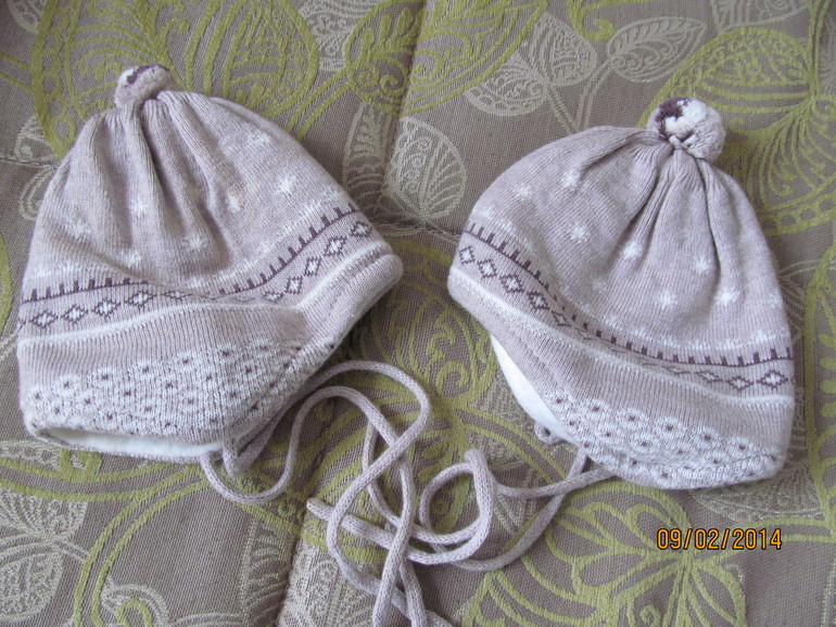 2 Комбинезона Mothercare и 2 шапки (от О) и подарок ).