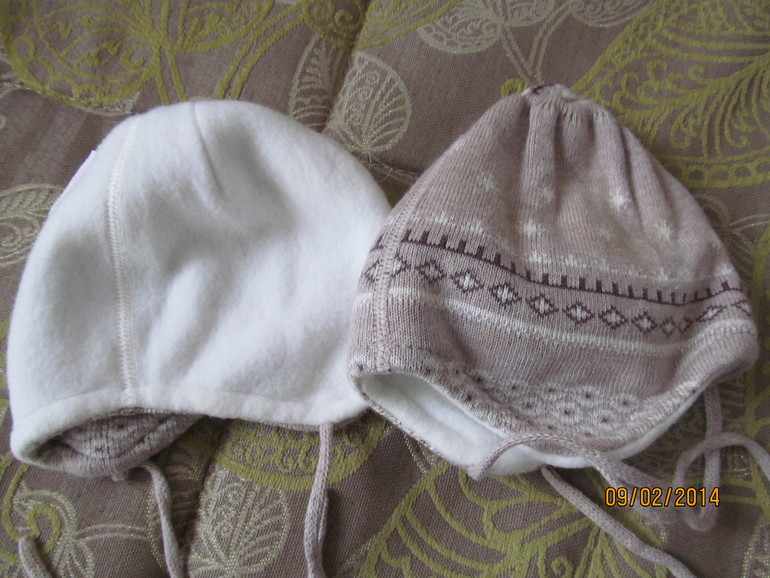 2 Комбинезона Mothercare и 2 шапки (от О) и подарок ).