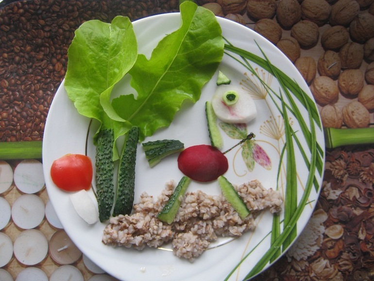 Грибочек, деревья и лошадка