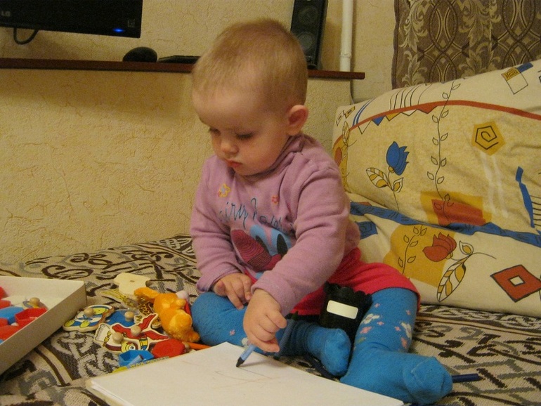 Полина рисует