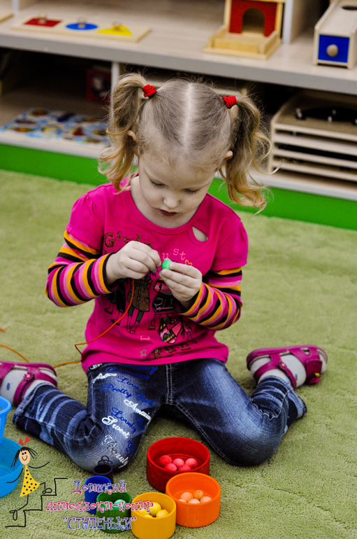 Все игры в наличии , цветные стаканчики на заказ через 2 недели.