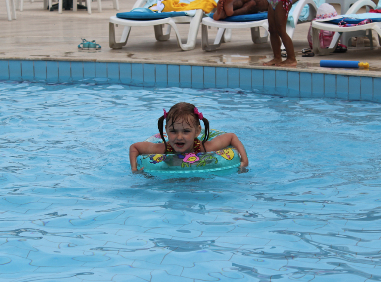 Наша Лизавета на отдыхе в Турции