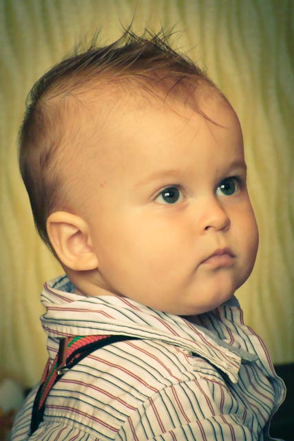 Ромчику годик! Сегодня! Сам складывает пирамидку, спустя полмесяца от покупки - надо было раньше купить) Пока писать много не буду...отмечать будем в субботу, просто добавлю немного фото, сделанные мною)