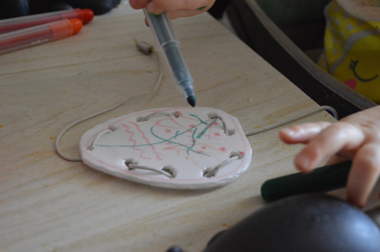 Розовый лев и не только: наши с дочкой творилки (9 месяцев - 1 год+)