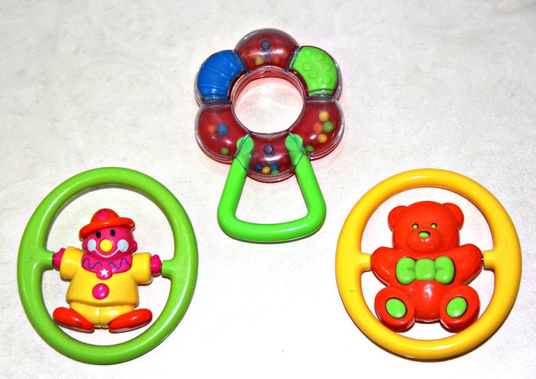 Меняю детские разности-нужности. игрухи. Много всего !!!!