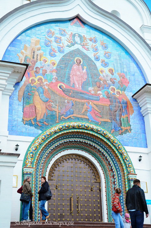 Весенние прогулки по Ярославлю (Насте почти 2 годика)