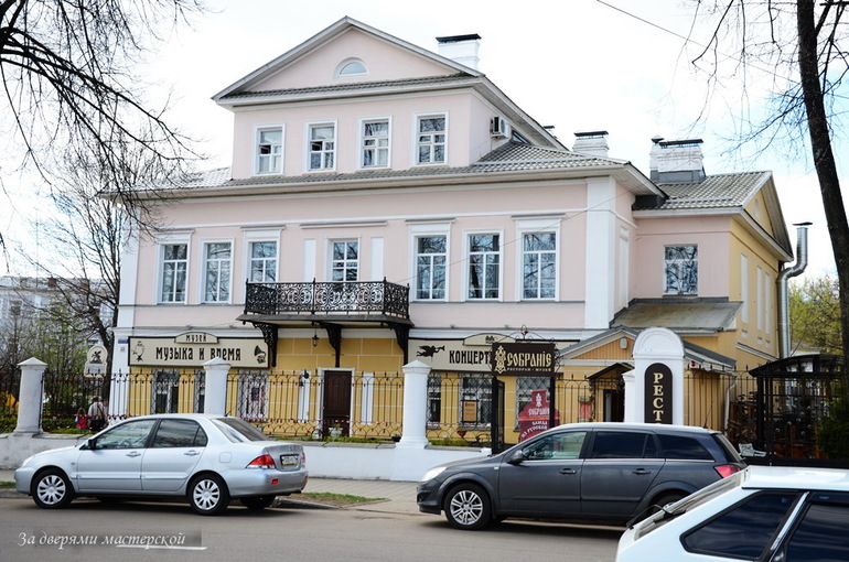 Весенние прогулки по Ярославлю (Насте почти 2 годика)