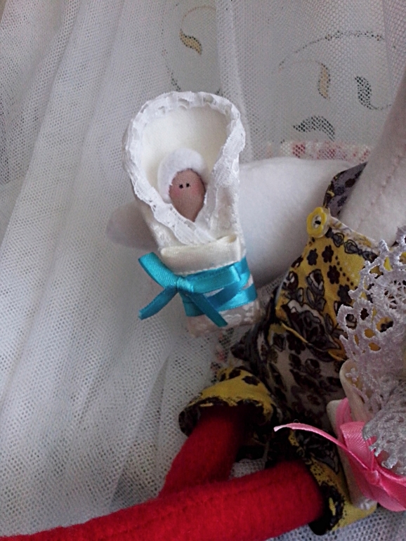 Аисты к вам летят, на счастье горько кричат-