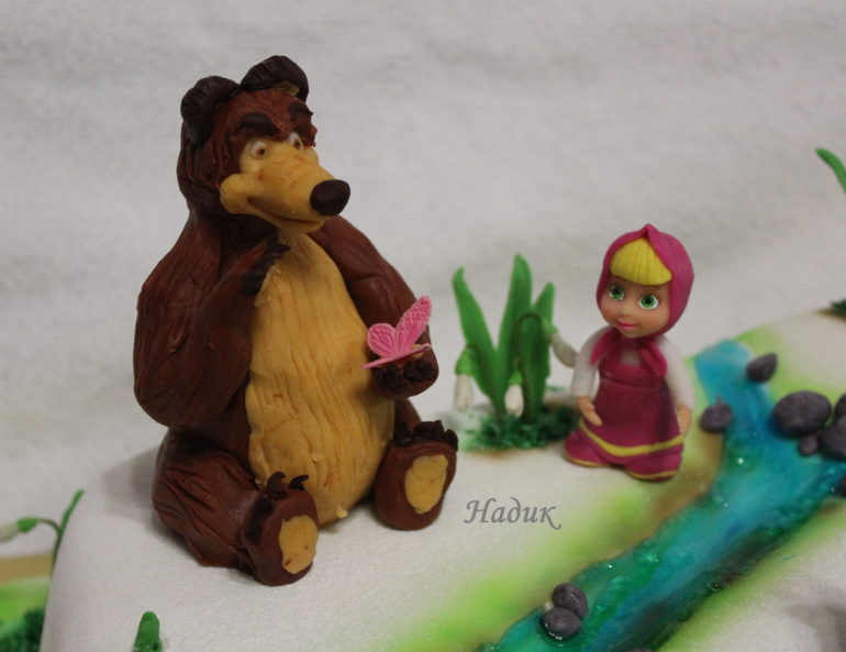 Маша и Медведь, весна, подснежники...