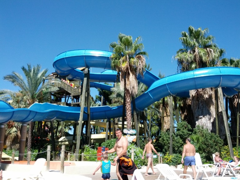 Отель и парк Port Aventura, а также новый аквапарк Costa Caribe Aquatic Park