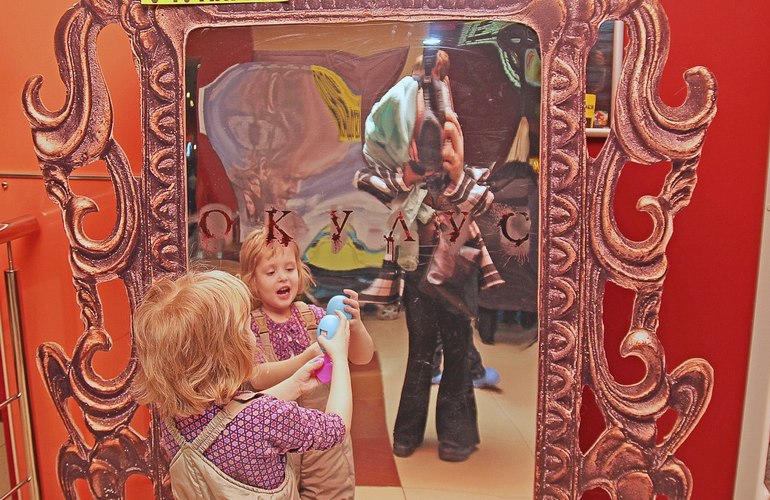 Хотим поделиться. Сегодня случился первый поход Лизы в кино