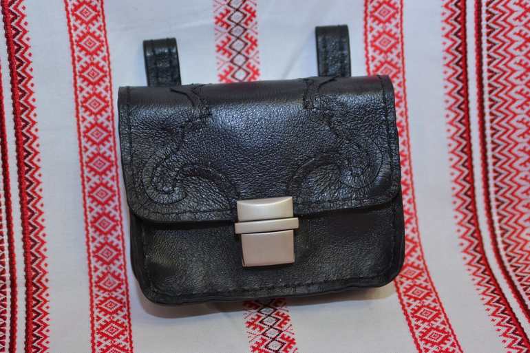 Поясная сумка из старой куртки