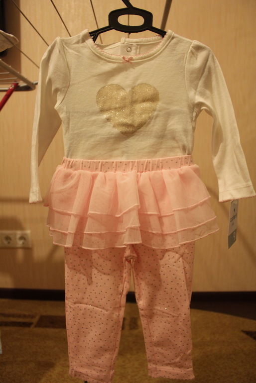 Carters на девочек 9,12мес! Платья, сеты...